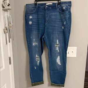 Trendy Distressed Cropped Blue Jeans